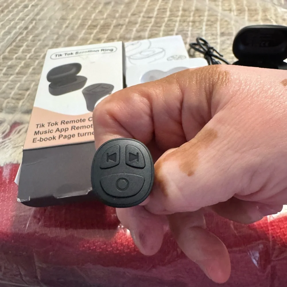 Tik Tok Remote Control Scrolling Ring - Black